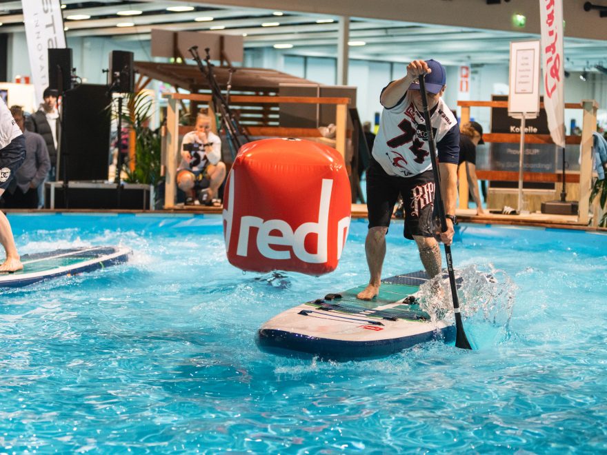 Indoor SUP boarders starting